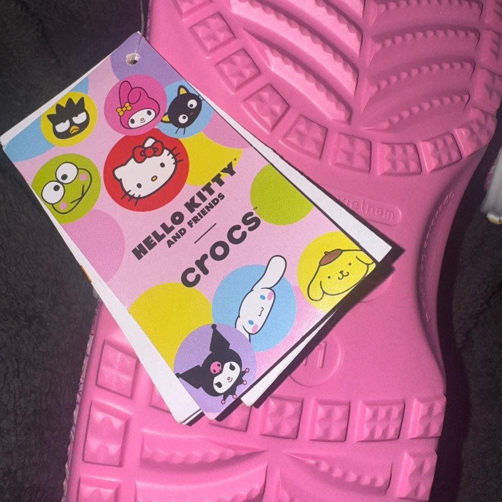 Hello Kitty Crocs - Picture 4 of 5